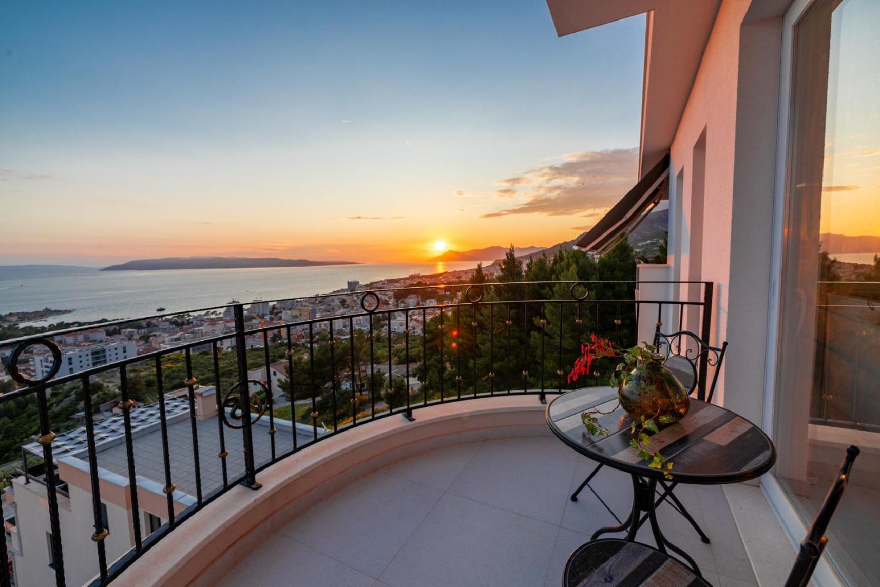 Smaragd - 150m2 - New Penthouse With Amazing Sea View, Panoramic Elevator And Shared Pool Makarska