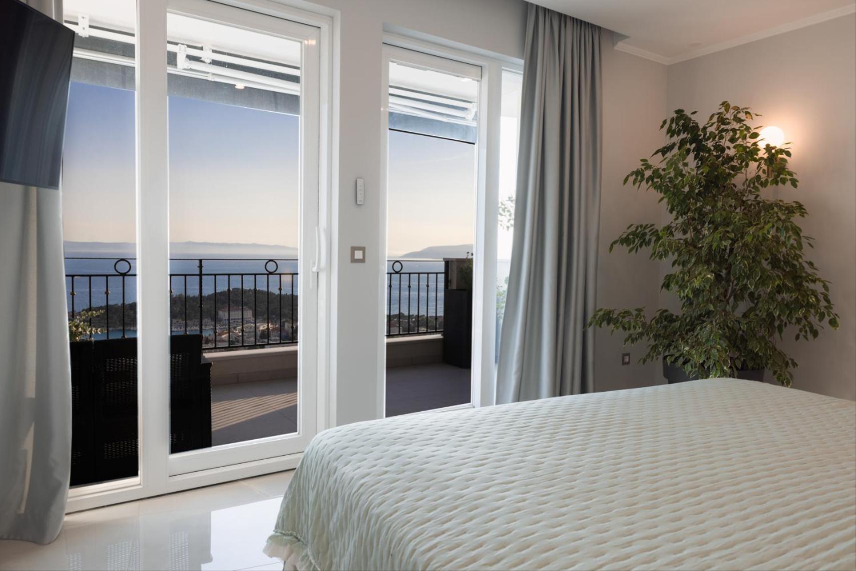 Apartment Smaragd - 150m2 - New Penthouse With Amazing Sea View, Panoramic Elevator And Shared Pool