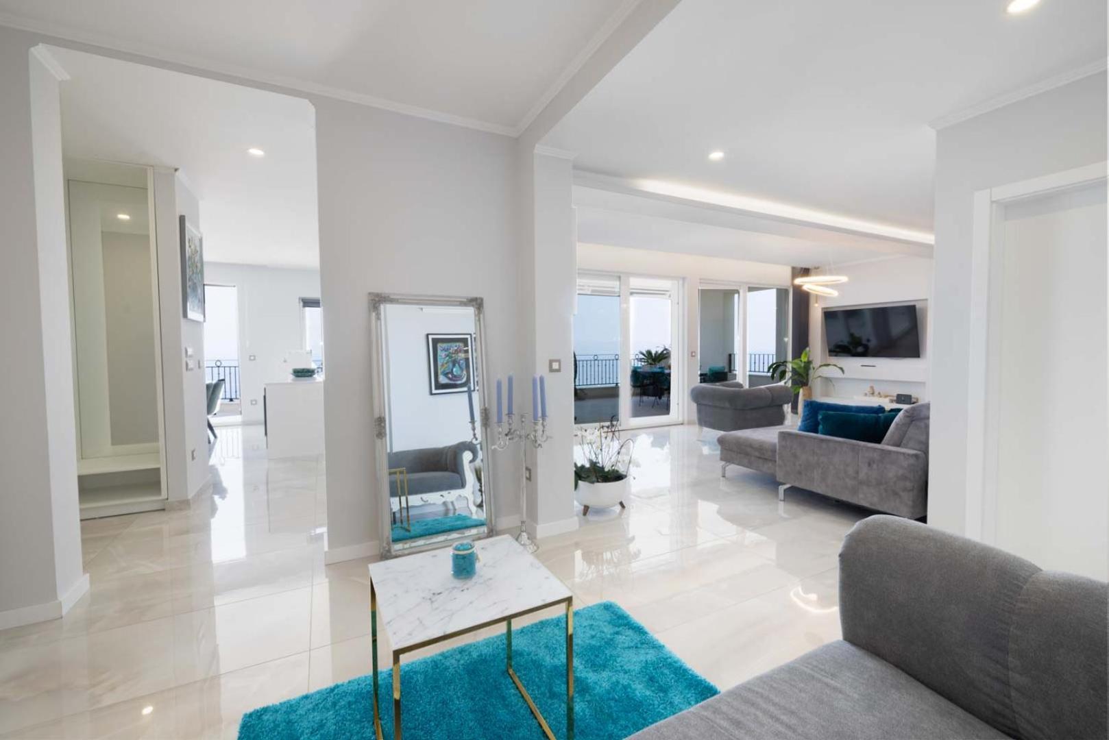 Smaragd - 150m2 - New Penthouse With Amazing Sea View, Panoramic Elevator And Shared Pool