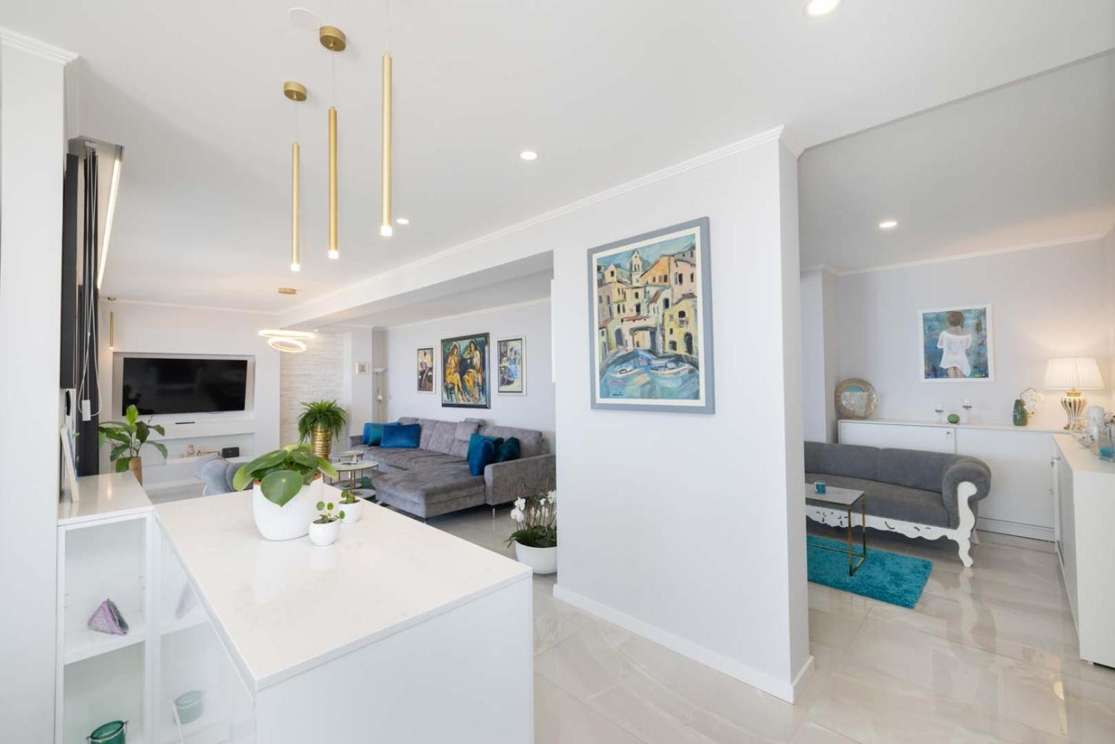 Apartment Smaragd - 150m2 - New Penthouse With Amazing Sea View, Panoramic Elevator And Shared Pool *